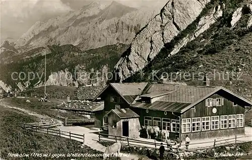 AK / Ansichtskarte Garmisch Partenkirchen Hochalm mit Wettersteinspitze Kat. Garmisch Partenkirchen