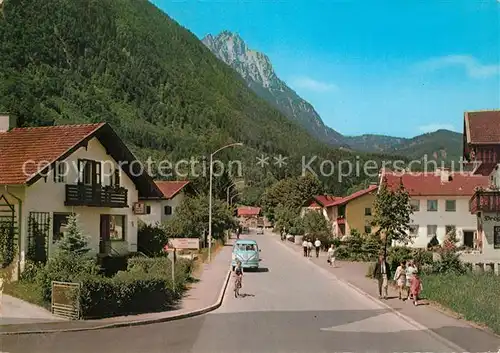 AK / Ansichtskarte Piding Bahnhofstrasse mit Hochstaufen Kat. Piding