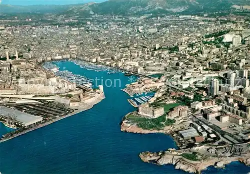 AK / Ansichtskarte Marseille Bouches du Rhone Vue generale du Vieux Port Vue Aerienne 