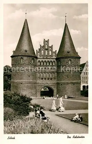 AK / Ansichtskarte Luebeck Holstentor Kat. Luebeck