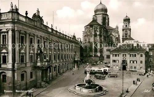 AK / Ansichtskarte Passau Residenzplatz mit Dom und Wittelsbacher Brunnen Kat. Passau