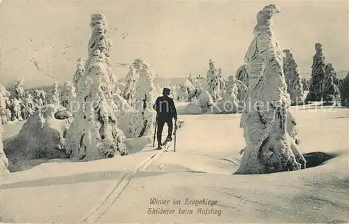 AK / Ansichtskarte Neudorf Erzgebirge Winter im Erzgebirge Skilaeufer beim Aufstieg Kat. Oberwiesenthal