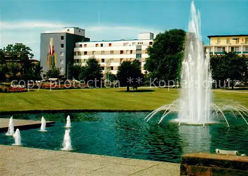 AK / Ansichtskarte Bad Nauheim Neuer Kurpark mit Fontaene Kat. Bad Nauheim