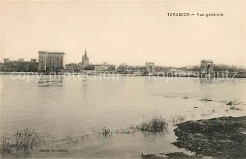 AK / Ansichtskarte Tarascon Bouches du Rhone Vue generale Bords de la Riviere Pont