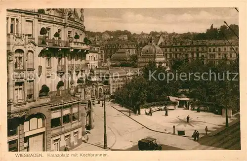 AK / Ansichtskarte Wiesbaden Kranzplatz mit Kochbrunnen Kat. Wiesbaden