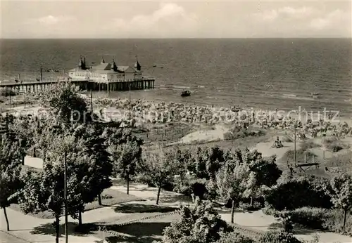 AK / Ansichtskarte Ahlbeck Ostseebad Strand und Seebruecke Kat. Heringsdorf Insel Usedom