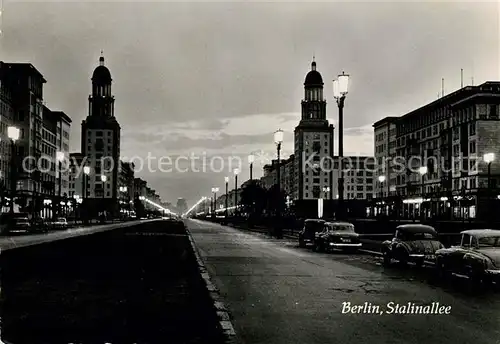 AK / Ansichtskarte Berlin Stalinallee bei Nacht Kat. Berlin