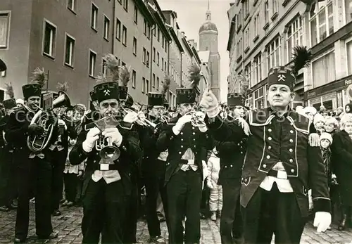 AK / Ansichtskarte Annaberg Buchholz Erzgebirge Bergmusik zur Weihnachtszeit am Markt Kat. Annaberg