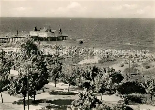 AK / Ansichtskarte Ahlbeck Ostseebad Strand und Seebruecke Kat. Heringsdorf Insel Usedom