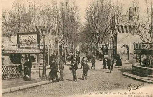 AK / Ansichtskarte Avignon Vaucluse Rue de la Republique Kat. Avignon