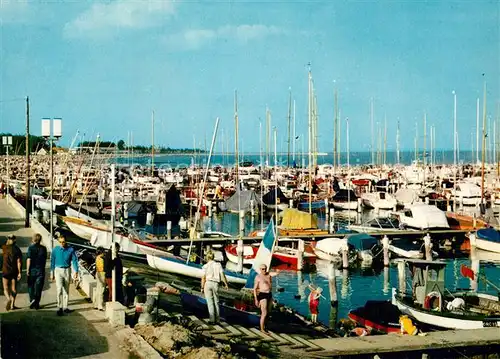 AK / Ansichtskarte Groemitz Ostseebad Yachthafen Kat. Groemitz