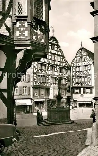 AK / Ansichtskarte Bernkastel Kues Marktplatz Brunnen Kat. Bernkastel Kues