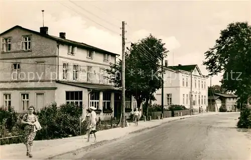 AK / Ansichtskarte Glowe Ruegen Dorfstrasse Strandhotel  Kat. Glowe Ruegen