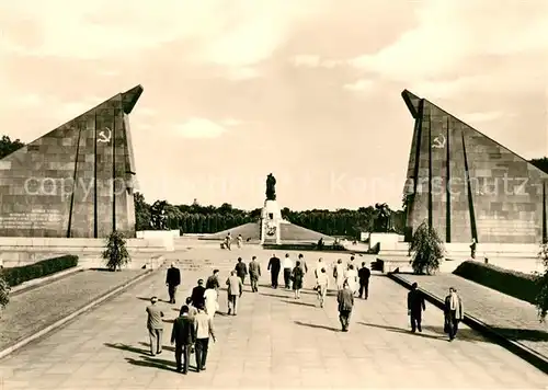 AK / Ansichtskarte Treptow Berlin Sowjet Ehrenmal Kat. Berlin