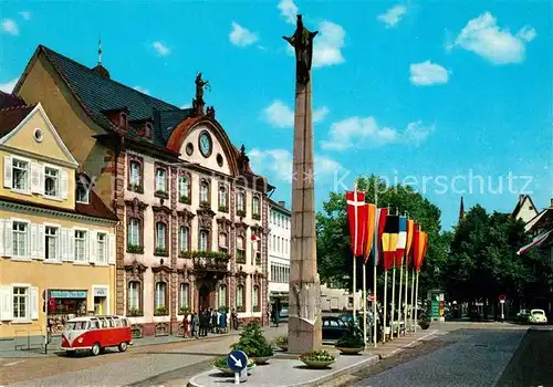 AK / Ansichtskarte Offenburg Rathausplatz Rathaus Ursulasaeule Kat. Offenburg