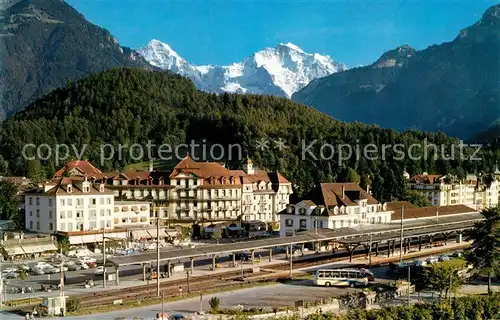 AK / Ansichtskarte Interlaken BE Bahnhofsplatz Moench Jungfrau Kat. Interlaken