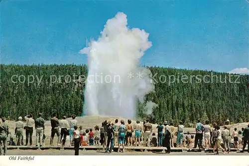 AK / Ansichtskarte Geysire Vulcans Geysers Vulkane Old Faithful Geyser Yellowstone National Park  Kat. Natur