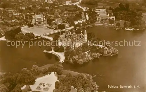 AK / Ansichtskarte Schwerin Mecklenburg Fliegeraufnahme Schloss Kat. Schwerin