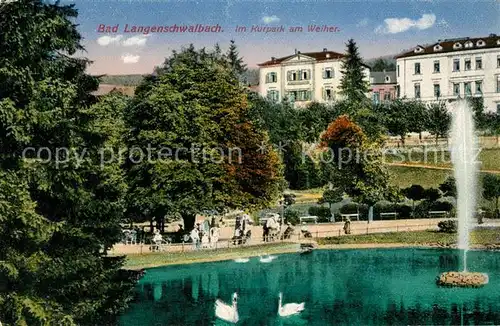 AK / Ansichtskarte Bad Langenschwalbach Kurpark am Weiher Fontaene Schwaene