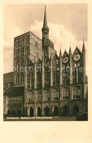 AK / Ansichtskarte Stralsund Mecklenburg Vorpommern Rathaus mit Nikolaikirche Kat. Stralsund