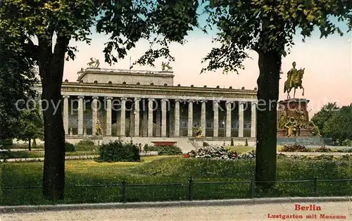 AK / Ansichtskarte Berlin Lustgarten mit Museum Reiterstandbild Denkmal Kat. Berlin