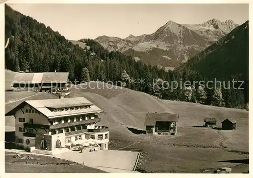 AK / Ansichtskarte Baad Mittelberg Kleinwalsertal Alpen Sporthotel Baad Kat. Mittelberg