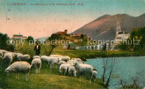 AK / Ansichtskarte Loudes Basilique et le Chateau Fort Schafe Kat. Loudes