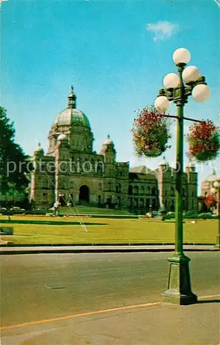 AK / Ansichtskarte Victoria British Columbia Parliament Building and Hanging Baskets Kat. Victoria