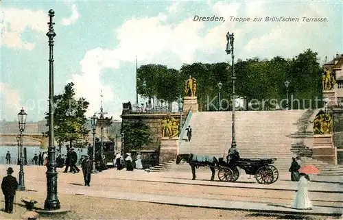 AK / Ansichtskarte Dresden Treppe zur Bruehlschen Terrasse Pferdekutsche Kat. Dresden Elbe