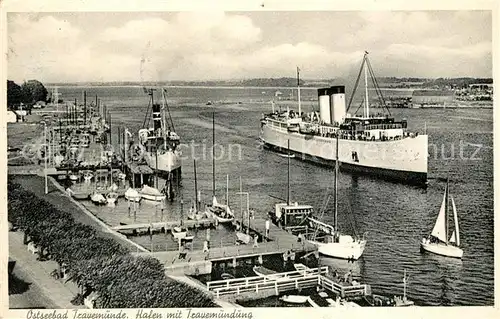 AK / Ansichtskarte Travemuende Ostseebad Hafen mit Travemuendung Ozeandampfer Kat. Luebeck