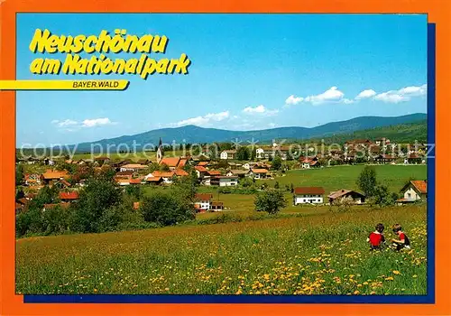 AK / Ansichtskarte Neuschoenau Panorama Nationalpark Bayerischer Wald Kinder in Blumenwiese Kat. Neuschoenau