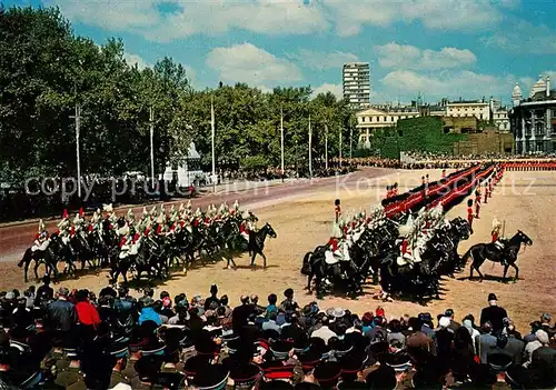 AK / Ansichtskarte Leibgarde Wache London Trooping the Colour  Kat. Polizei