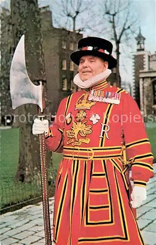 AK / Ansichtskarte Leibgarde Wache Yeoman Warder Tower of London  Kat. Polizei