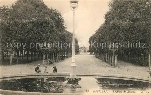 AK / Ansichtskarte Poitiers Vienne Le Parc de Blossac Kat. Poitiers