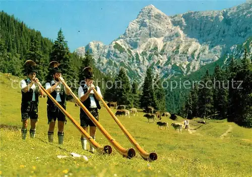 AK / Ansichtskarte Alphorn Alphornblaeser Schwangau Alpe Jaegerhuette Geierkoepfen Kat. Musik