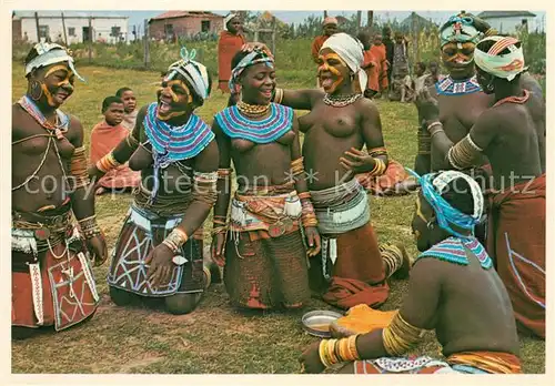 AK / Ansichtskarte Typen Afrika Harvest Festival Pondo Girls Umtata Transkei