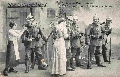 AK / Ansichtskarte Militaria Frauen WK1 Frauen mit Soldaten 