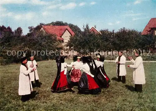 AK / Ansichtskarte Trachten Bueckeburg Volkstanz Achttouriger Kat. Trachten