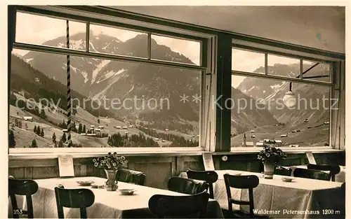 Hirschegg Kleinwalsertal Vorarlberg Waldemar Petersenhaus mit Elfer und Zwoelferkopf Kat. Mittelberg