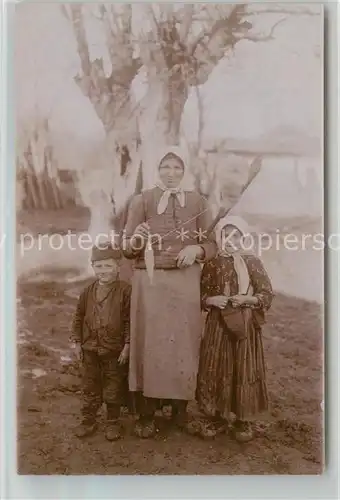 AK / Ansichtskarte Krymno Frau mit Kindern 