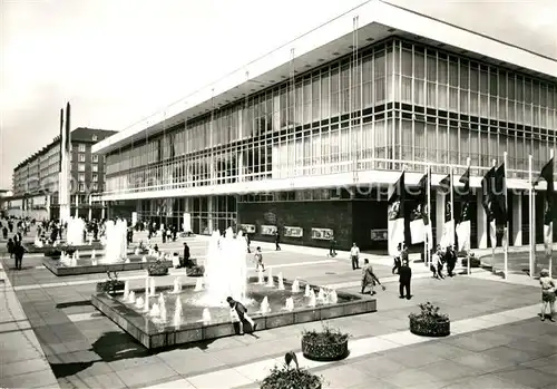 AK / Ansichtskarte Dresden Kulturpalast Brunnen Kat. Dresden Elbe