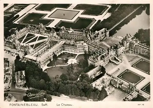 AK / Ansichtskarte Fontainebleau Seine et Marne Schloss Fliegeraufnahme Kat. Fontainebleau