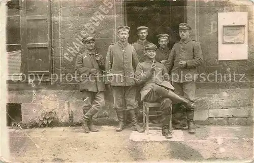 AK / Ansichtskarte Militaria Soldatenleben Gruppenfoto Schuhmacher 