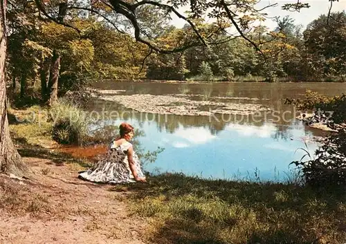 Kranichstein Junge Dame am Teich beim Schloss Kat. Darmstadt