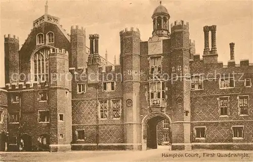 AK / Ansichtskarte Hampton Court First Quadrangle Kat. Herefordshire County of