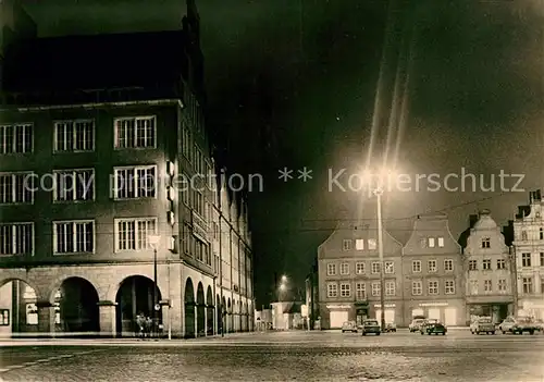 AK / Ansichtskarte Rostock Mecklenburg Vorpommern Post Ernst Thaelmann Platz Nacht Kat. Rostock