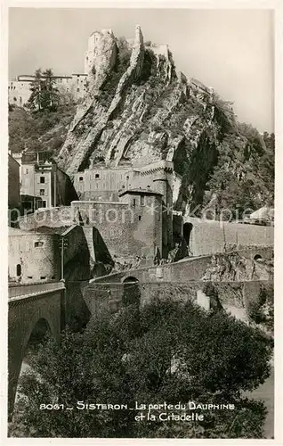 AK / Ansichtskarte Sisteron Porte du Dauphine et la Citadelle Kat. Sisteron