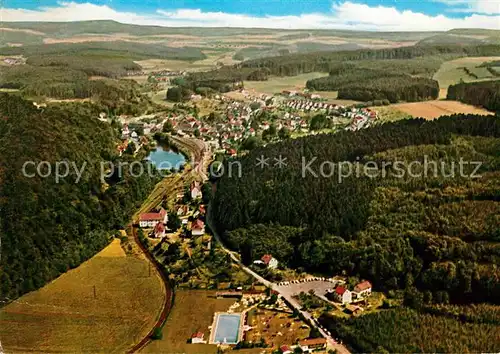 AK / Ansichtskarte Hirzenhain Wetteraukreis Fliegeraufnahme Schwimmbad