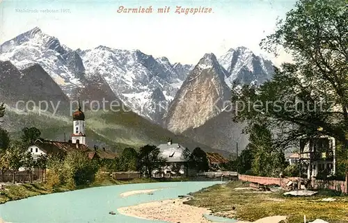 AK / Ansichtskarte Garmisch Partenkirchen Ortsmotiv am Fluss Kirche Zugspitze Wettersteingebirge Kat. Garmisch Partenkirchen