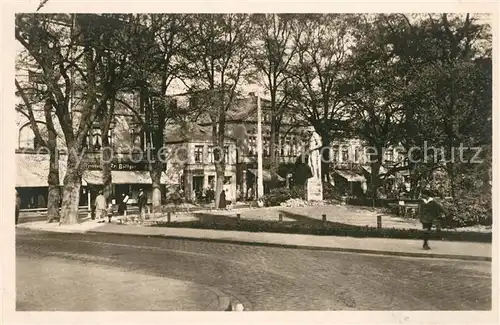 AK / Ansichtskarte Neumuenster Schleswig Holstein Heldendenkmal am Grossflecken Kat. Neumuenster